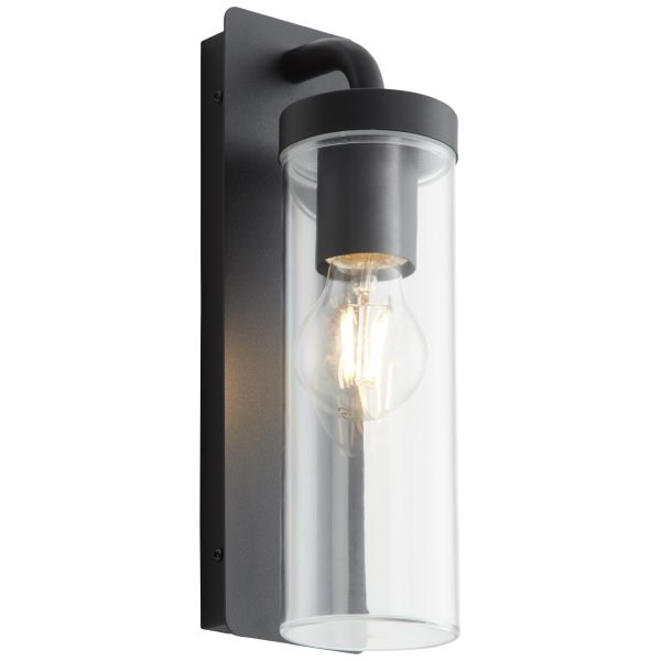Aosta Matzwart buitenlamp Van Brilliant - De Aosta buitenwandlamp biedt zowel praktische als sfeervolle verlichting, ideaal voor het verlichten van de voordeur tijdens de donkere seizoenen.