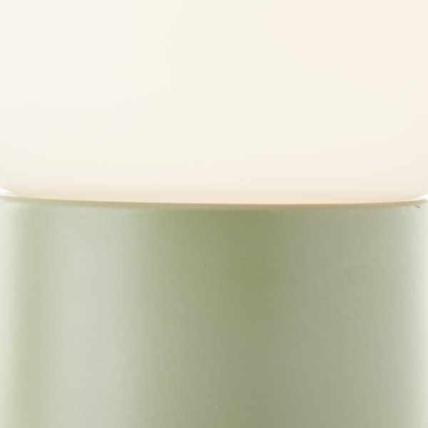 Camille 20cm Groente tafellamp Van Brilliant - Met een diameter van 17 cm en een hoogte van 20 cm is Camille zowel praktisch als decoratief.