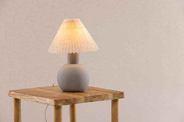 Älvsborg 37cm Grijs tafellamp Van Venture Design - Plaats hem op een kantoor in de hal of op een zichtbare plaats in de woonkamer om het interieur te verhogen.