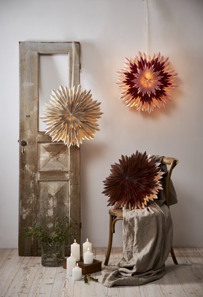 Ice Ø50 Beige Van Star Trading - De ster verspreidt sfeer en zorgt voor een speciaal kerstgevoel in huis.