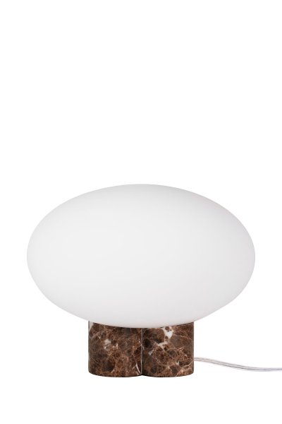 Mammut 25cm Bruin tafellamp Van Globen Lighting - De lampenvoet is gecombineerd met een ronde, matwitte en afgeplatte glazen kap in een iets groter formaat, wat een speelse uitstraling creëert.
