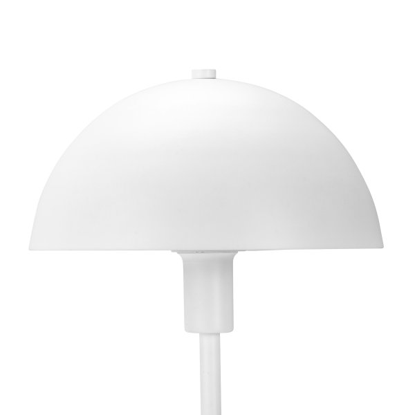 Stockholm 40cm Wit tafellamp Van Dyberg Larsen - De kleine witte tafellamp uit de serie Stockholm, met een hoogte van 38 cm, is ideaal voor het verlichten van de boekenplank, een smalle plank, de vensterbank, het nachtkastje en vele andere plaatsen.