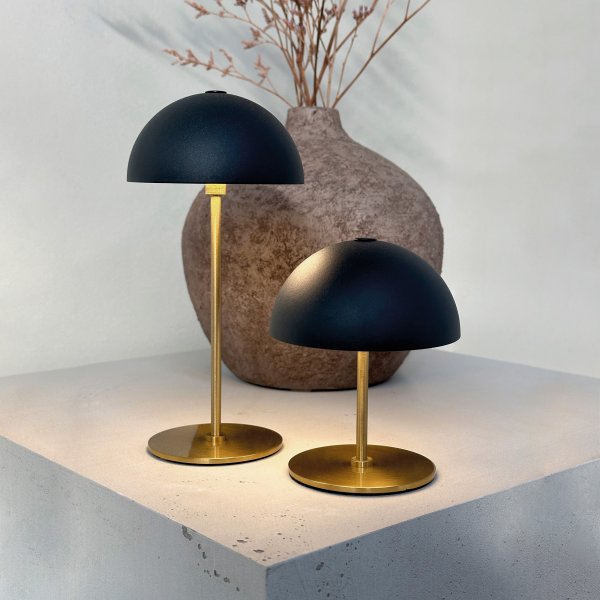 Along set 20cm Zwart Draagbare Van Dyberg Larsen - Deze draadloze lampen zijn gemaakt van messing met gekleurde metalen lampenkappen en bieden drie helderheidsniveaus zonder schittering.
