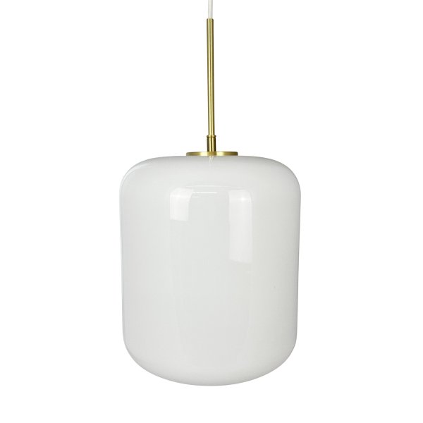 Silvia Ø25 Messing hanglamp Van Dyberg Larsen - Silvia is een serie plafondlampen van mondgeblazen opaalglas met een glanzend oppervlak, een fitting van messing en een wit textielsnoer.