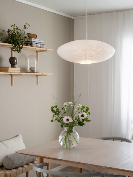 Yuni Lampenkap Excl. Ophangsysteem Ø58 Wit hanglamp Van PR Home - Yuni is een ellipsvormige figuur met een diameter van 58 cm en een hoogte van 23 cm.