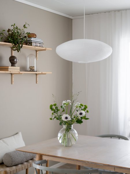 Yuni Lampenkap Excl. Ophangsysteem Ø58 Wit hanglamp Van PR Home - Yuni is een ellipsvormige figuur met een diameter van 58 cm en een hoogte van 23 cm.