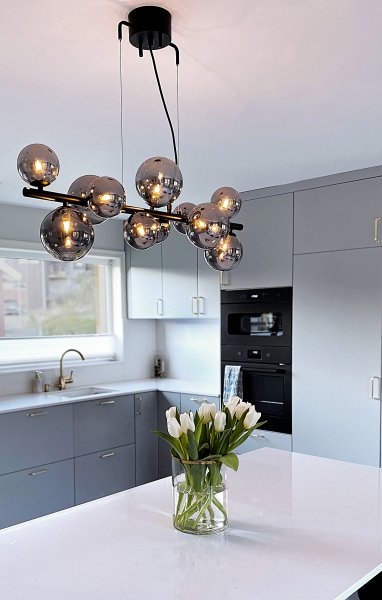 Molekyl 85cm Rookgrijs hanglamp Van Aneta Lighting - De kap is voorzien van een aansluitblok, waarop een lampstekker kan worden gemonteerd.