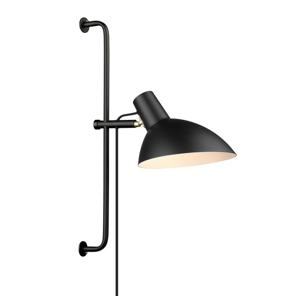 Metropole Ø24 Zwart wandlamp Van Halo Design - Het is aan te raden om de lamp in de woonkamer te plaatsen als decoratief interieurelement of in de leeshoek als leeslamp.