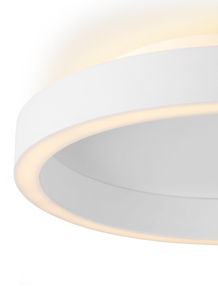 Backlight String Ø30 Wit plafondlamp Van Halo Design - Het witte metalen frame met een hoge p&aring; Met een diameter van ongeveer 6 cm valt hij gemakkelijk op in de omgeving.