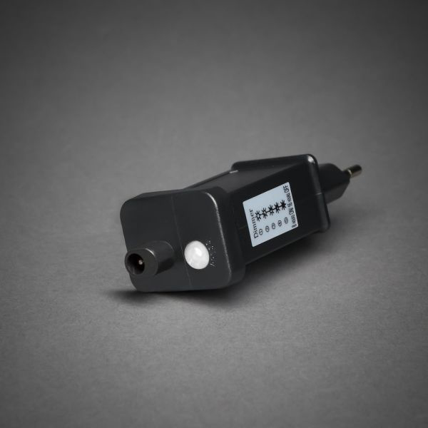 Lichtsnoer LED 8m Zwart Van Pixie Design - Dankzij de ingebouwde 5-staps dimmer en de slimme timerfunctie, die de verlichting automatisch 8 uur aan- en 16 uur uitschakelt, kunt u de verlichting eenvoudig aanpassen aan uw behoeften.