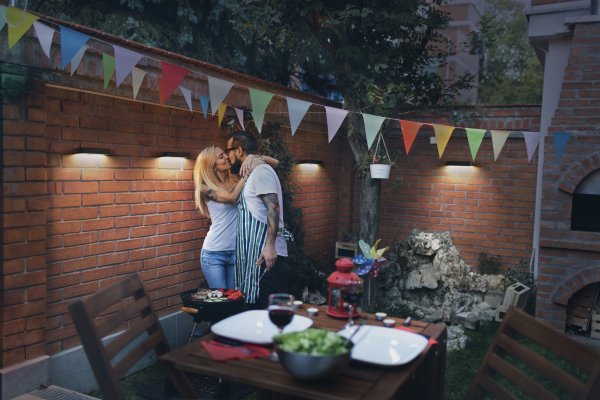 Bricklume Sensor Donkergrijs solarlamp Van Ledvance - Dankzij de IP65-classificatie is het apparaat weerbestendig en dus ideaal voor entrees, garages en looppaden.