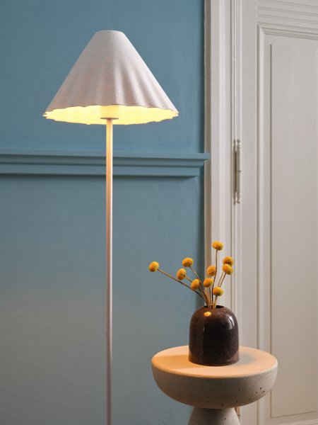 Pulp Wit vloerlamp Van Ledvance - De aan/uit-schakelaar heeft een ingebouwde dimmer en is handig op het snoer geplaatst.