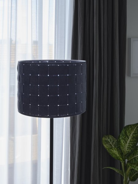 Felt Weaving Donkergrijs vloerlamp Van Ledvance - Dekorativ golvlampa med sk&auml;rm gjord av fl&auml;tad filt vilket ger en fin och varm ljusspridning i rummet.