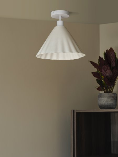 Pulp Ø30 Wit plafondlamp Van Osram - De decoratieve papieren lampenkap zorgt voor een mooie lichtspreiding in de kamer.