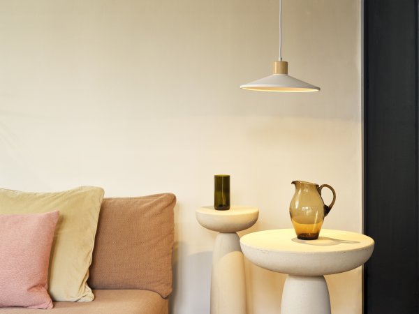 Plaster Wood Ø32 Wit hanglamp Van Ledvance - Plaster Pure is een minimalistische hanglamp met een hoogwaardig design met details in hout.