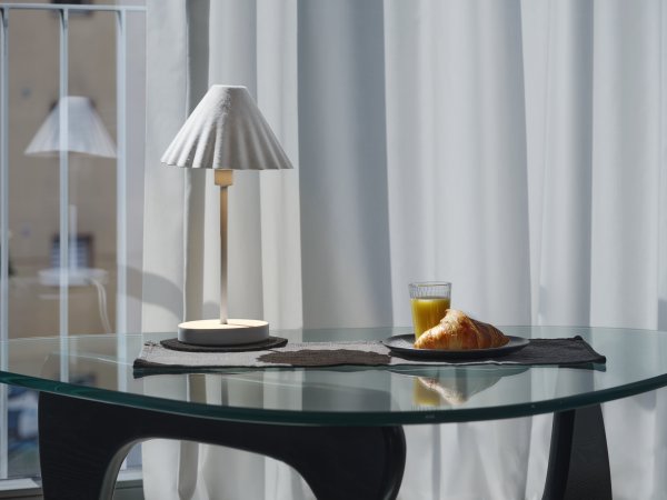 Pulp 40cm Wit tafellamp Van Ledvance - Het is aan te raden om het op het bureau in de woonkamer, op het bureaublad of op het nachtkastje als bedlamp te plaatsen.