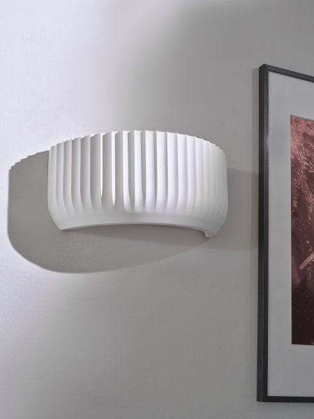 Plaster Routes 30cm Wit wandlamp Van Ledvance - Plaster Routes &auml;r en modern v&auml;gglampa gjord av gips.