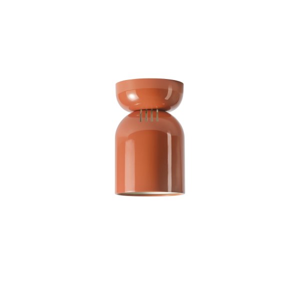  Lennon Ø13 Oranje plafondlamp Van CO Bankeryd - Lennon is een stijlvolle en compacte metalen plafondlamp met een donkere, oranje kleur die een harmonieuze uitstraling geeft.