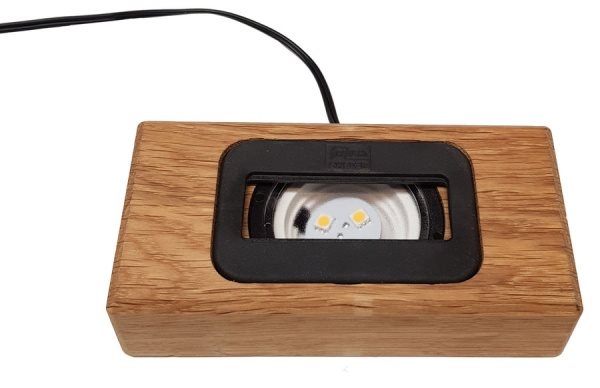 Lichtplaat 14cm Eik Van Frilight - De lichtplaat wordt geleverd met een snoer van 2,2 m, een aan/uit-schakelaar en een stekker.