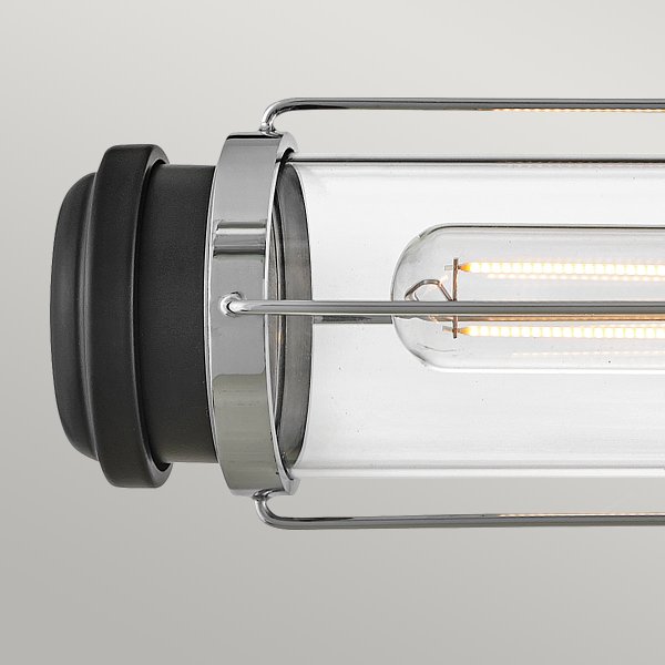 Masthead 60cm Chroom badkamerlamp Van Elstead Lighting - Deze is voorzien van twee cilinders van helder glas die de lichtbronnen omringen en een gelijkmatige en aangename lichtverdeling creëren.