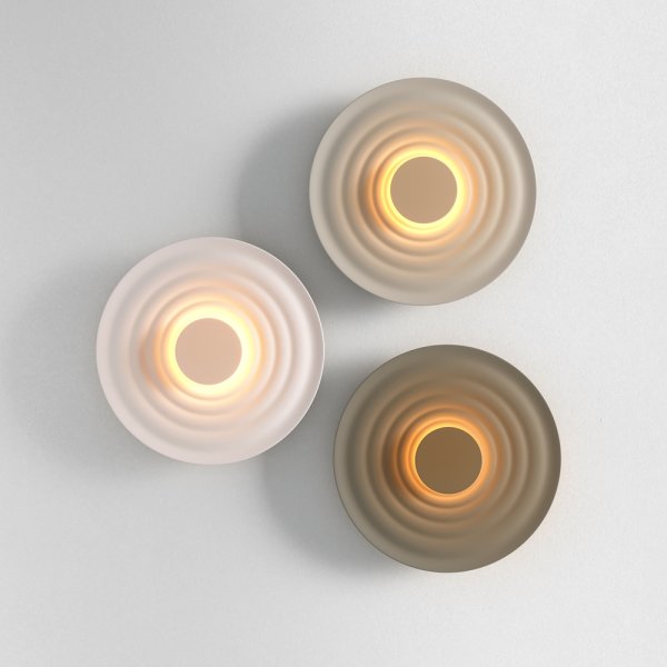 Nami Ø40 Grijs wandlamp Van Maytoni - Gemaakt van metaal met een elegante grijze afwerking, cre&euml;ert hij een stijlvolle uitstraling die zowel in de hal als in de woonkamer of keuken past.