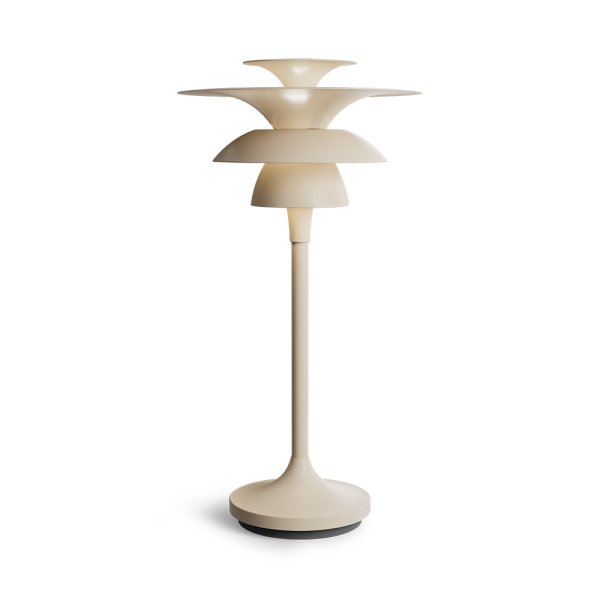 Picasso 35cm Noga tafellamp Van Belid - De tafellamp heeft sobere, felle kleuren die goed te combineren zijn met een klassiek Scandinavisch interieur.