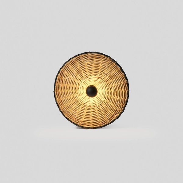  Costas Ø40 Natuur wandlamp Van Faro Barcelona - Costas is een moderne wandlamp met een kap van natuurlijk rotan en een stijlvolle uitstraling.