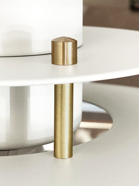 Primus II Ø43 Mat wit/messing hanglamp Van Belid - Primus is een populaire hanglamp voor in de keuken met een tijdloos design dat door de jaren heen is aangepast aan de trends.