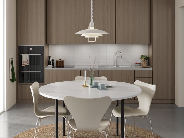 Primus II Ø43 Zand/messing hanglamp Van Belid - Primus is een populaire hanglamp voor in de keuken met een tijdloos design dat zich door de jaren heen heeft aangepast aan de trends.