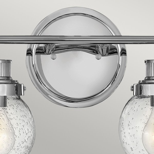 Poppy 37cm Chroom badkamerlamp Van Elstead Lighting - Poppy is een elegante en charmante badkamerlamp die klassiek design combineert met moderne functionaliteit.