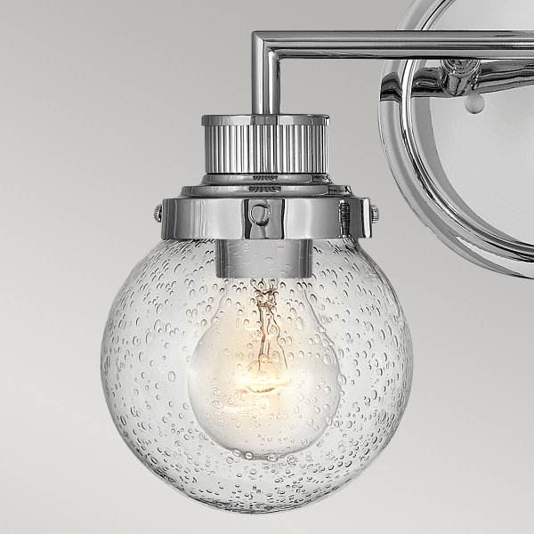 Poppy 37cm Chroom badkamerlamp Van Elstead Lighting - Poppy is een elegante en charmante badkamerlamp die klassiek design combineert met moderne functionaliteit.