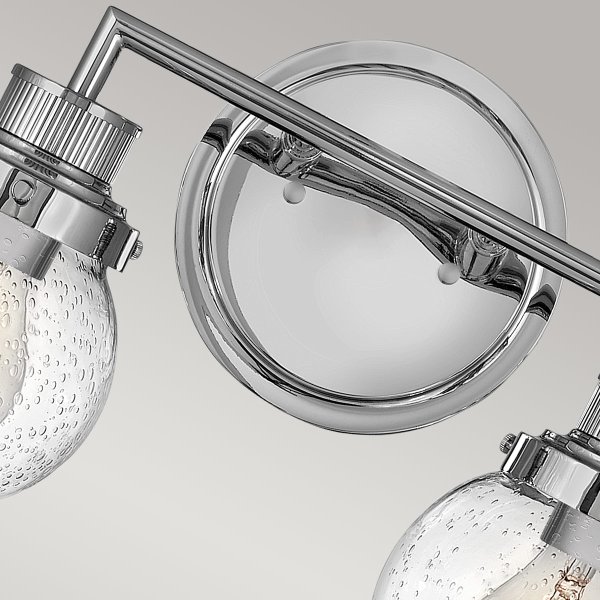 Poppy 37cm Chroom badkamerlamp Van Elstead Lighting - Poppy is een elegante en charmante badkamerlamp die klassiek design combineert met moderne functionaliteit.