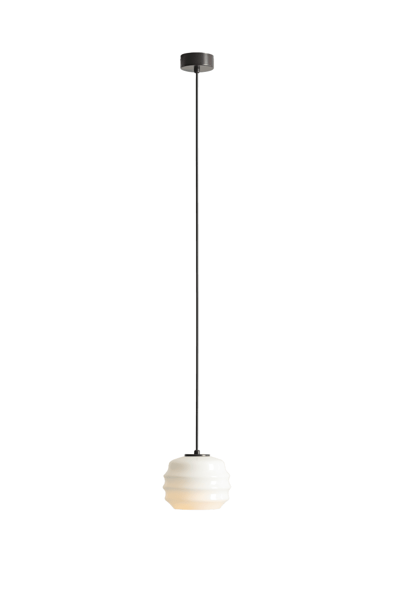 Puff Ø16 Donkerbruin hanglamp Van Artera - Puff is een charmante plafondlamp die zachte vormen combineert met een modern en stijlvol design.