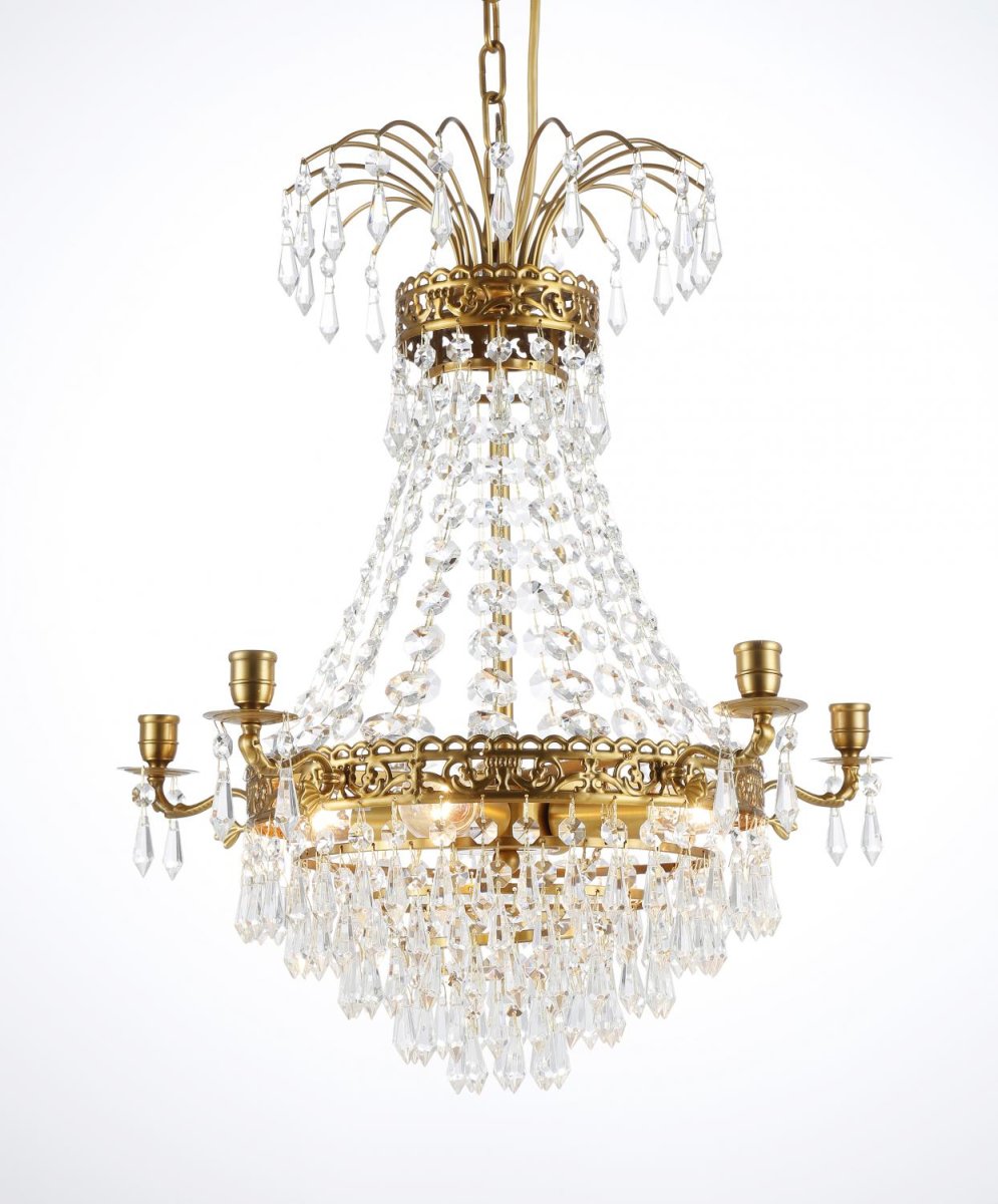Empire Classic Ø50 kristal Van Norrsken Design - Dankzij de prachtige combinatie van sprankelende kristallen en elegante messing details is dit een tijdloos en stijlvol pronkstuk in elke kamer waar u het plaatst.