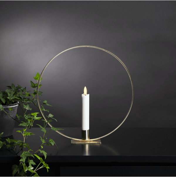 Flamme Ring Messing Van Star Trading - Tafelring van 28 cm in messing geplateerd metaal, inclusief Star Trading's fraaie antieke kaars Flamme van 15 cm.