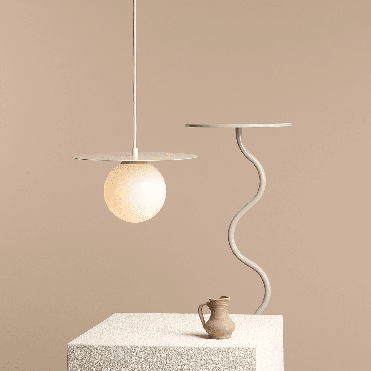 Loop Ø28 Crèmewit hanglamp Van Artera - Loop is een moderne hanglamp met een retrodesign in een mooie crèmewitte kleur.
