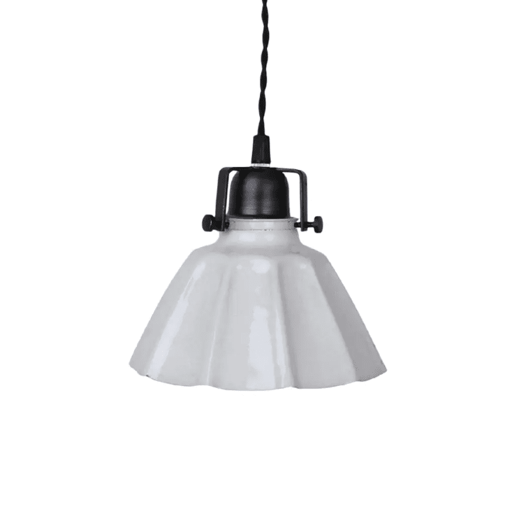 Margareta Ø18 Wit raamlamp Van Strömshaga - De lamp heeft geen aansluiting op de muur of het plafond, u kiest dus zelf waar u hem op wilt aansluiten.