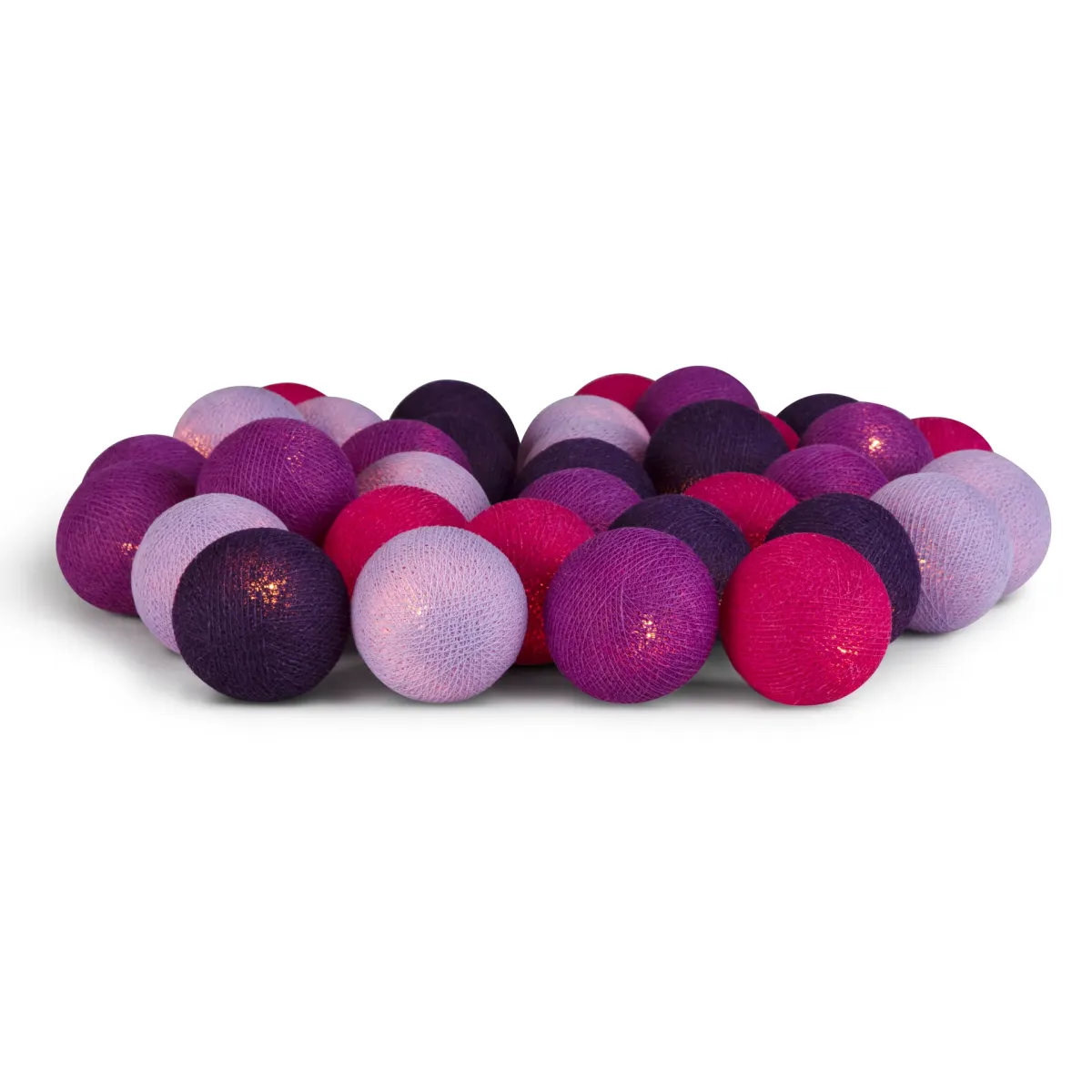 Irislights Vivid Violet 20-lights Paars Van Irislights - De lichtslinger bestaat uit een gewoon kunststof snoer met balletjes, handgemaakt van katoen en polyester.