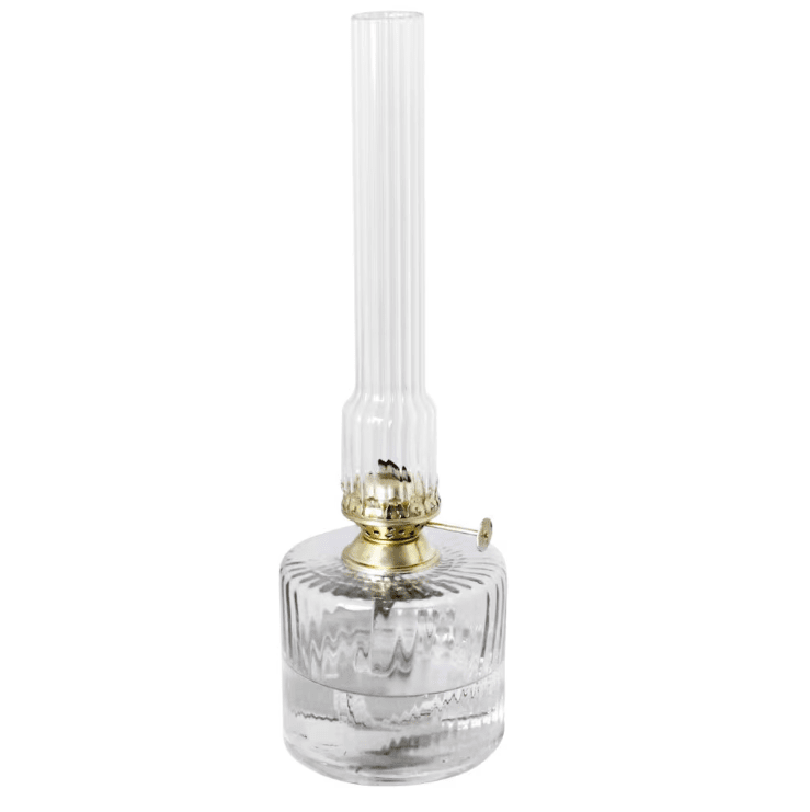Kerosene lamp elvira big Transparant Van Strömshaga - Elegante petroleumlamp van gecanneleerd glas en messing brander.