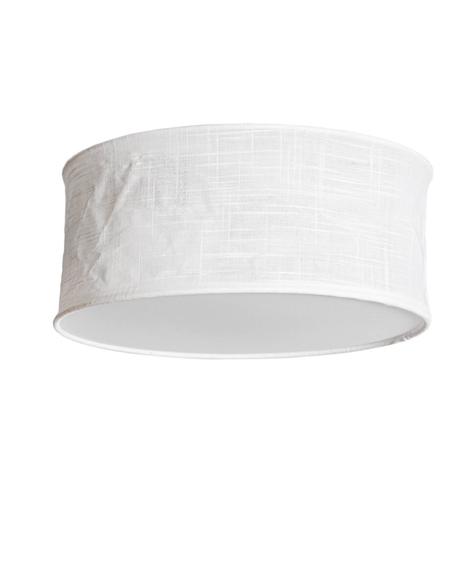 Vita Ø40 Wit plafondlamp Van By Rydéns - Met een diameter van 40 cm en een hoogte van 19,5 cm is het Vita plafond een indrukwekkende verschijning in de kamer.