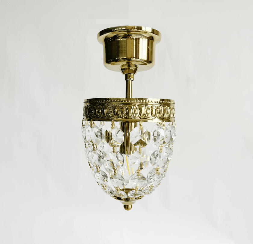 Floria Ø15 Goud kristal Van Norrsken Design - De Floria plafondlamp in goud heeft een elegant en tijdloos design en verrijkt elke kamer met zijn luxueuze uitstraling.