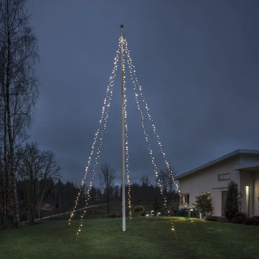 Verlichting Voor Vlaggenmast Warm White10m Zwart Van Konstsmide - Vlaggenmastlus met 5 lussen en 100 LED-lampjes in warm wit licht &ndash; Ideaal voor het creëren van een schitterende kerstboom in de tuin.
