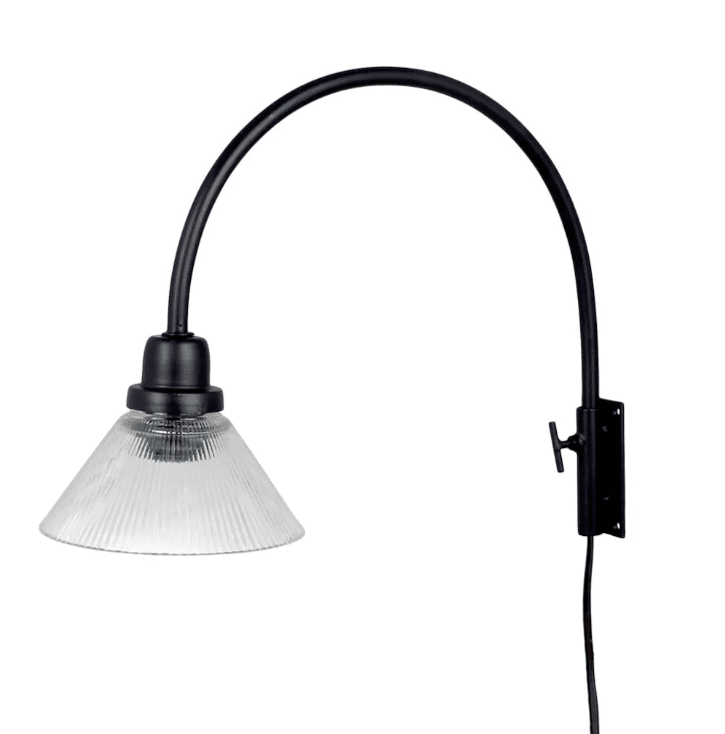 Gunilla Klein Ø16 Zwart wandlamp Van Strömshaga - Wandlamp met een kap van helder glas en een zwarte metalen voet.