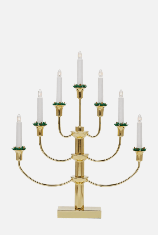 Gylling Goud Van Markslöjd - Gylling heeft een klassieke kerstlook met zijn zeven gouden armen en ronde vormen aan de zijkanten.