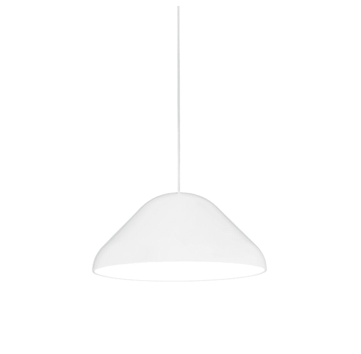 Enna Ø43 Wit hanglamp Van Airam - De grote en ronde pendelarmatuur Enna is geschikt voor vele soorten interieurs en als eettafelarmatuur.