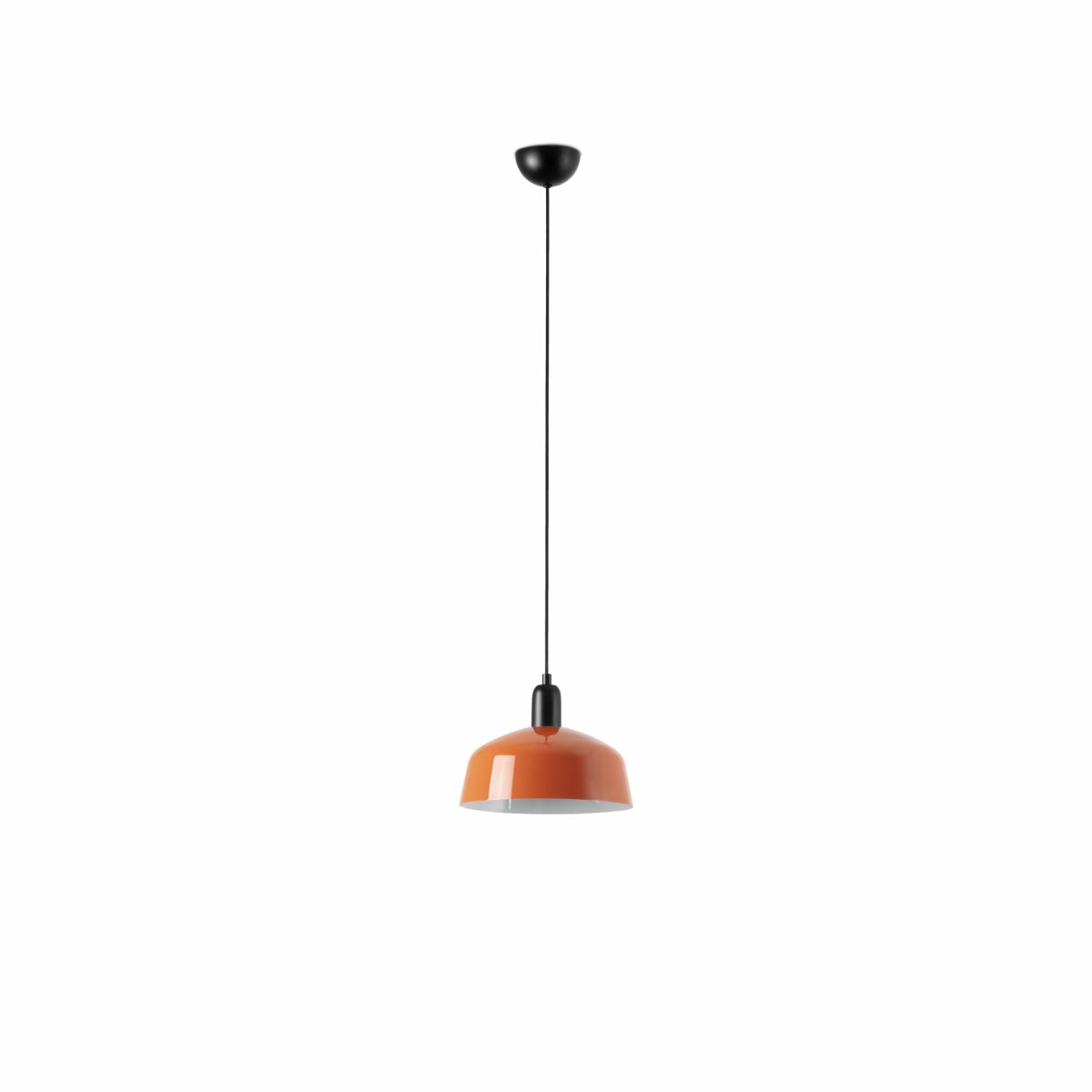 Tatawin Ø25 Rood-oranje hanglamp Van Faro Barcelona - Tatawin is een plafondlamp met een zwarte structuur en een rood-oranje metalen kap die een gericht, sfeervol licht verspreidt.