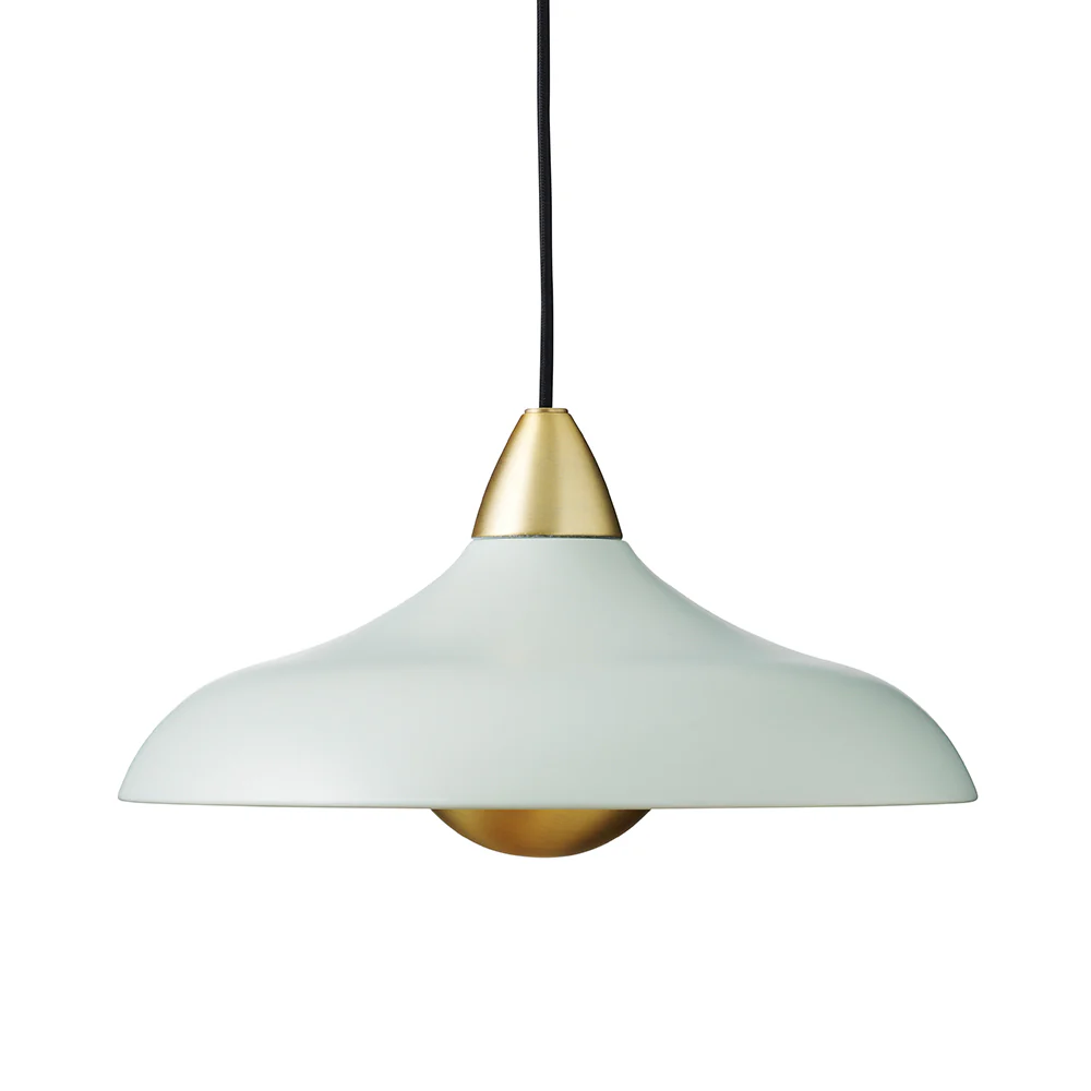 Urban Wide Ø36 Lichtgroen hanglamp Van Superliving - Verfraai uw huis met de moderne Urban Wide hanglamp, een stijlvolle combinatie van een matte lichtgroene afwerking en elegante messing details.