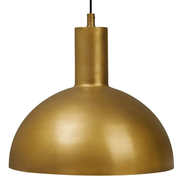  Mid Ø25 Ruw messing hanglamp Van H. Skjalm P - Deze grotere versie van de klassieke keukenhanglamp is perfect voor zowel keukens als eetkamers, waar hij voor veel licht en een uitnodigende sfeer zorgt.