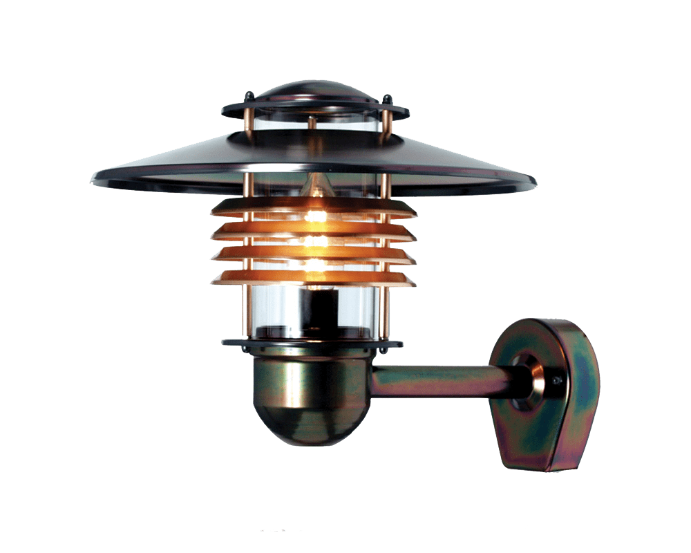 Arnäs Geoxideerd koper buitenlamp Van Westal - De wandlamp van Arná is een stijlvol armatuur met een rond lichtpatroon en een heldere glazen kap die de lichtbron omringt.