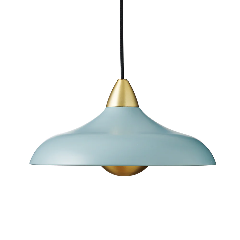 Urban Wide Ø36 Blauw hanglamp Van Superliving - Verfraai uw huis met de moderne Urban Wide hanglamp, een stijlvolle combinatie van matte lichtblauwe afwerking en elegante messing details.